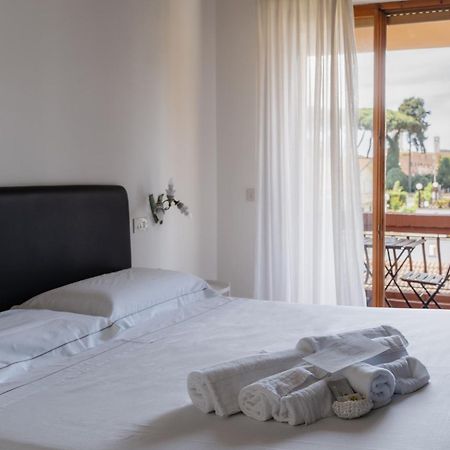 Mami Sabaudia Hotel Экстерьер фото
