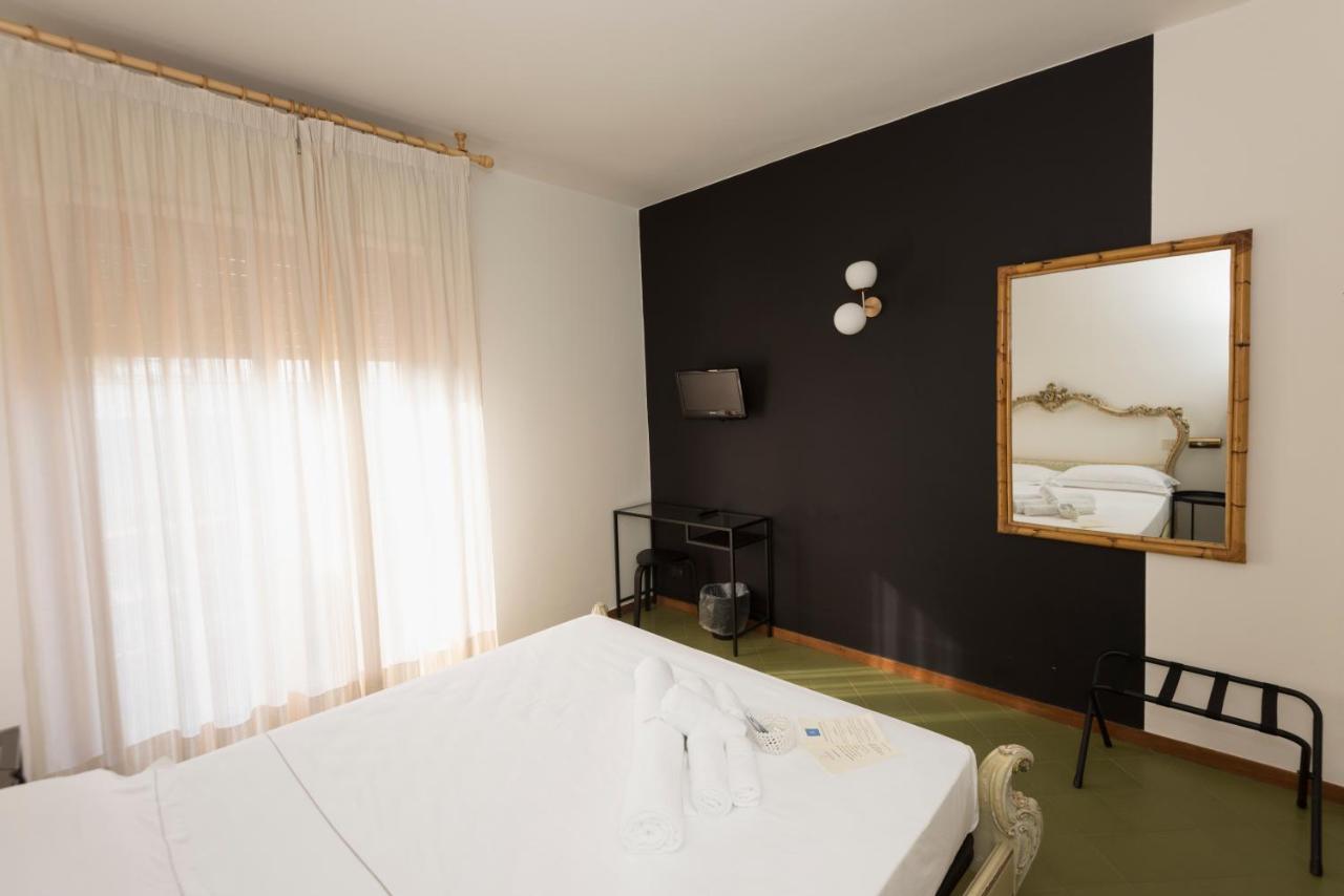 Mami Sabaudia Hotel Экстерьер фото