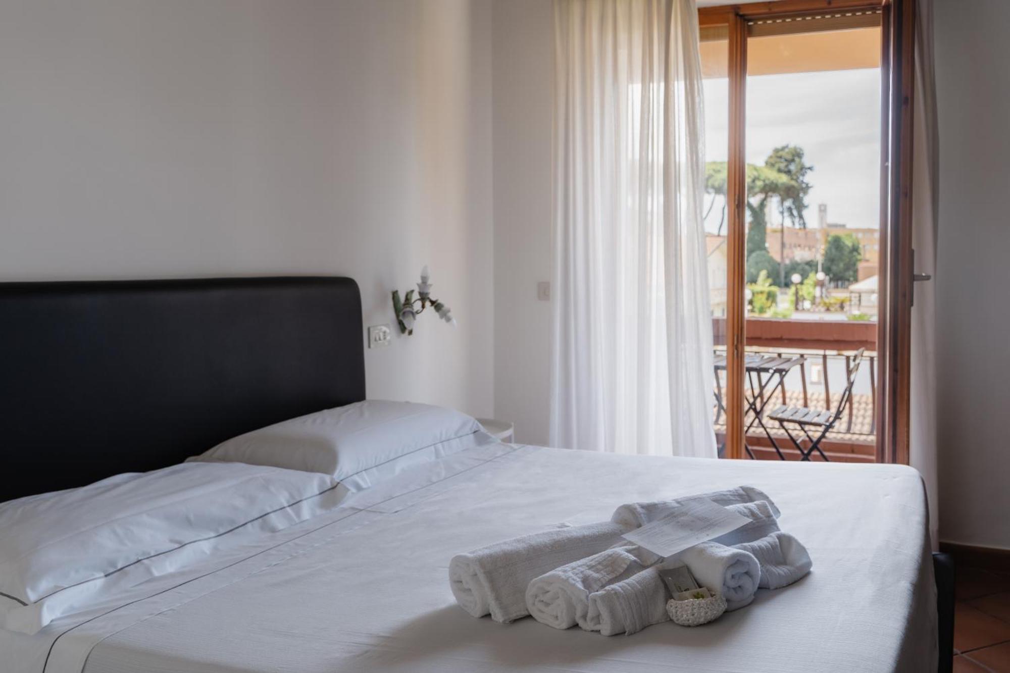 Mami Sabaudia Hotel Экстерьер фото